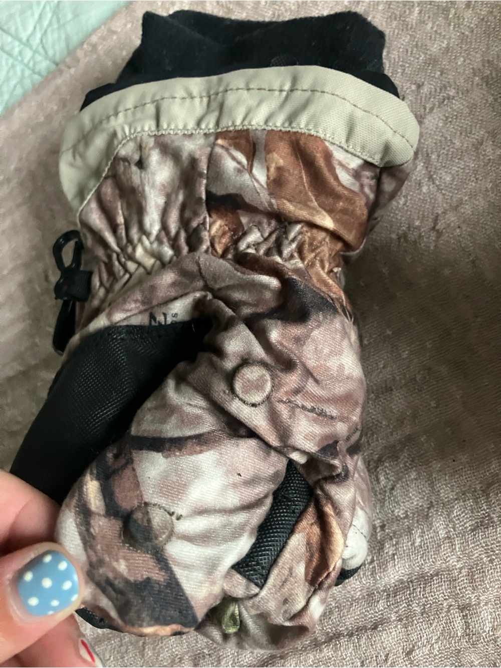 Cabela’s Hunting Mittens - Picture 9 of 11